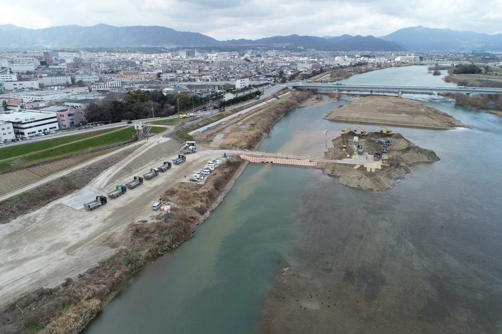 桂川上鳥羽塔ノ森地区河道掘削他工事
