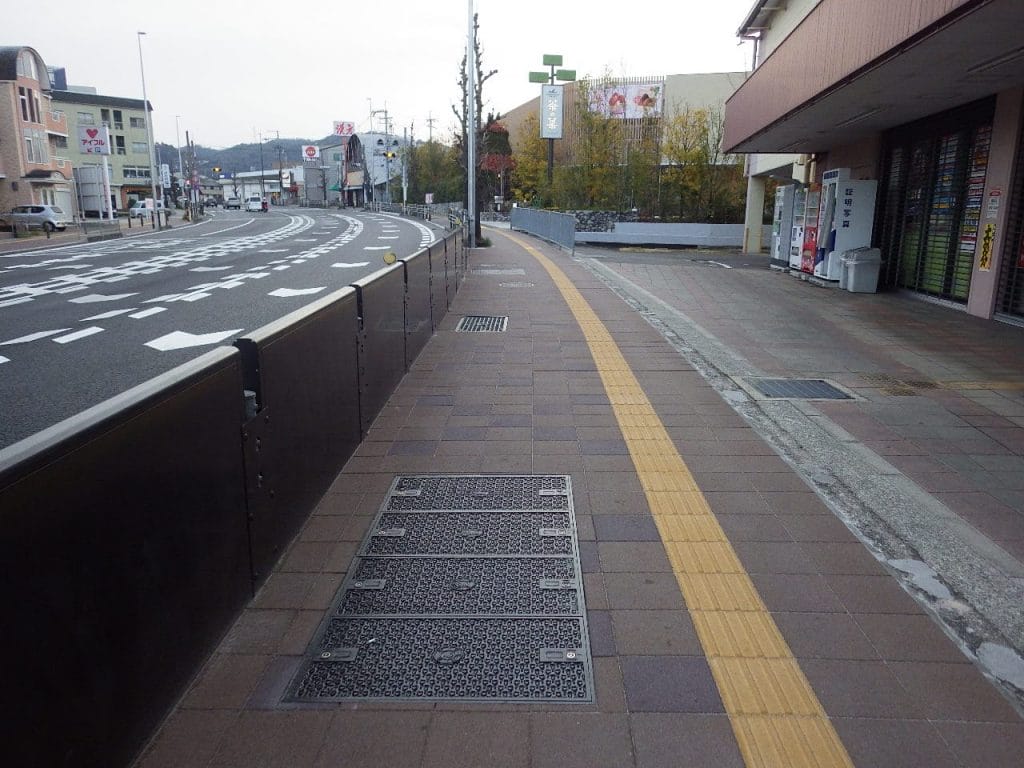 国道１号山科音羽南地区電線共同溝工事